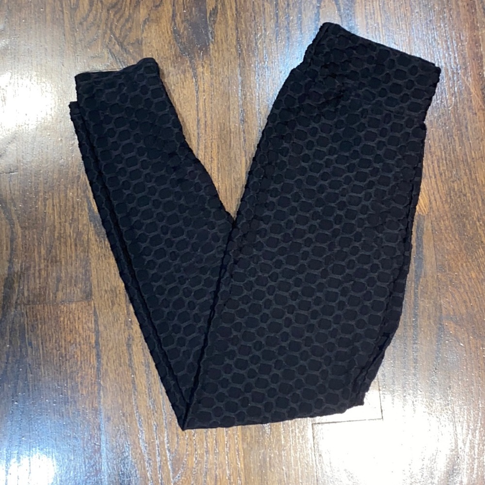 Black Leggings - Booty Lifting - LARGE